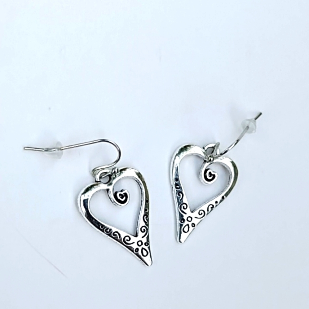 NWT Heart Earrings - Picture 1 of 6